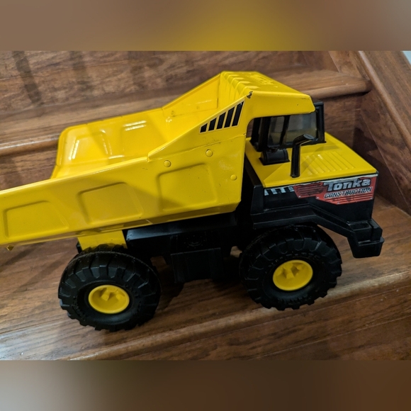 Tonka Steel Classics Dump Truck - Yellow and Black Large 17" - Picture 10 of 14
